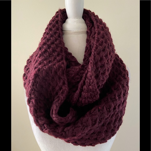 Old Navy Accessories - BNWT Wine Colored Infinity Scarf •100%Acrylic •Brand:Old Navy
